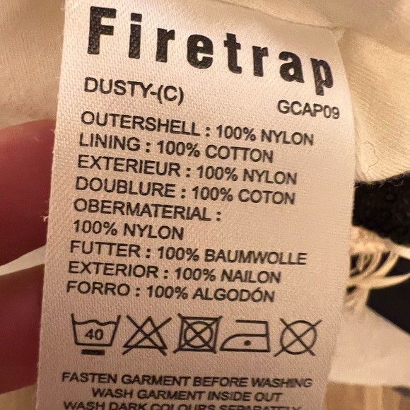 Wind rain jacket. - Picture 6 of 7